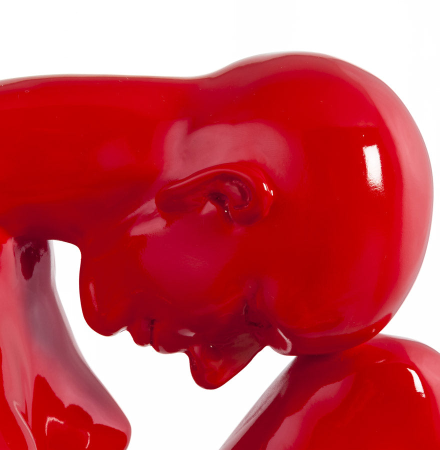 Beeld denkende vrouw - rood - glasvezel versterkt kunststof